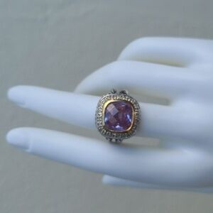 Halo setting pink 💗 center ring